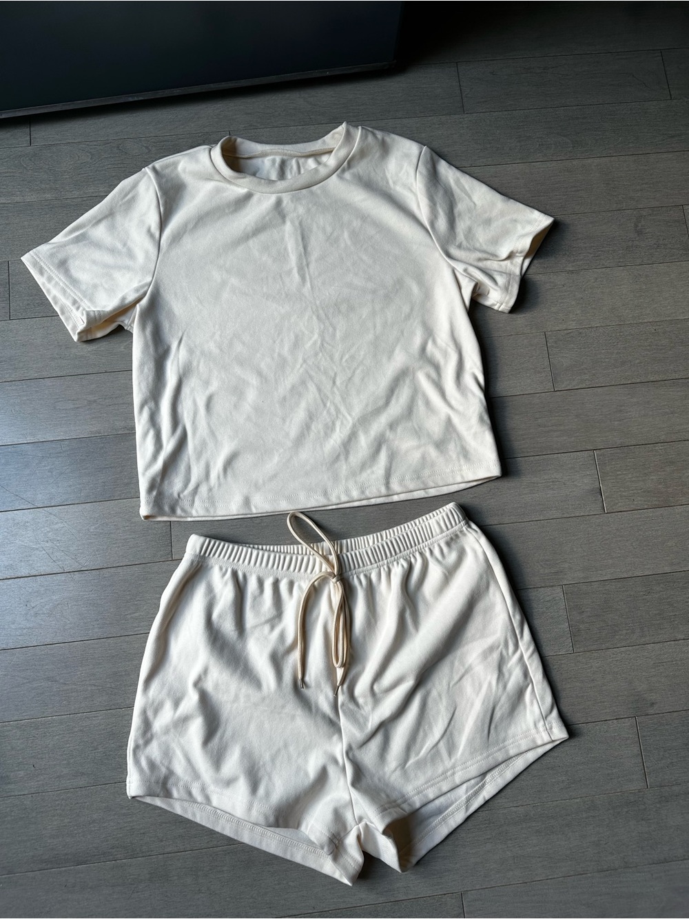 Set Of Women’s Loungewear Cream Color Cropped Shirt With Matching Shorts Soft L